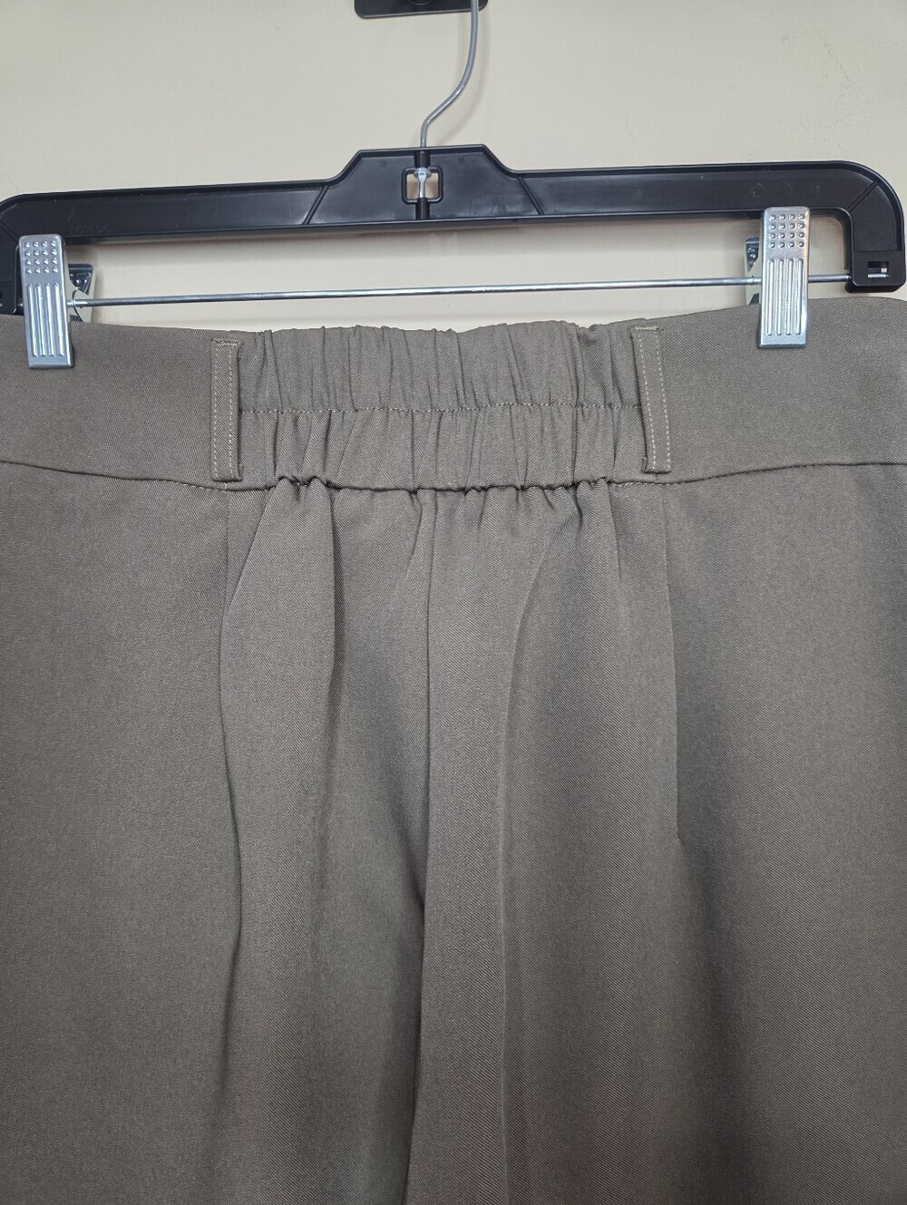 Pleated High-Rise Wide Leg Pants in Olive - Picture 5 of 12